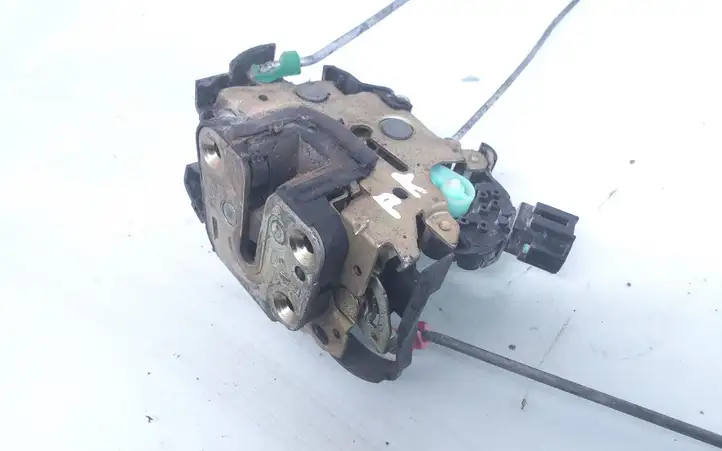 Subaru Legacy (1999 - 2003)   Замок передней двери