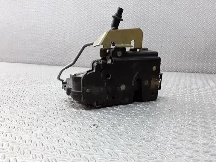 Audi A6 (1997 - 2001)  4B0837016B Замок передней двери