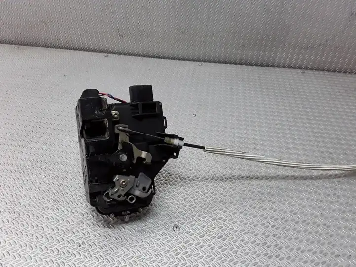 Audi A6 (1997 - 2001)  4B0837016B Замок передней двери