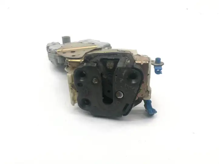 Nissan Almera N16 (2000 - 2010) Замок передней двери — фото 4