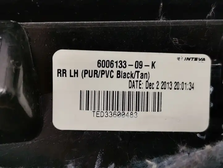 Tesla Model S (2012 - 2016) 6006133-09-K Обшивка задней двери — фото 2