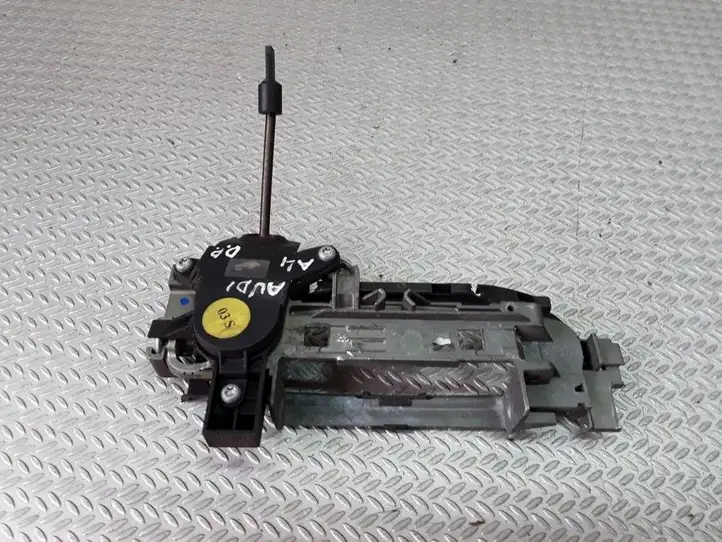 Audi A4 S4 B6 8E 8H (2000 - 2006) 8E2837886A Крепление наружной ручки передней двери — фото 2