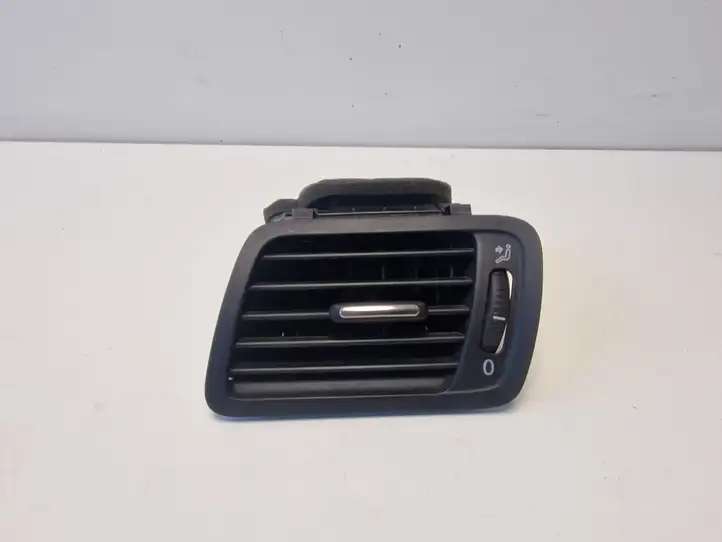 Volkswagen PASSAT B6 (2005 - 2010) 3C1819701E Боковой воздушный дефлектор — фото 1