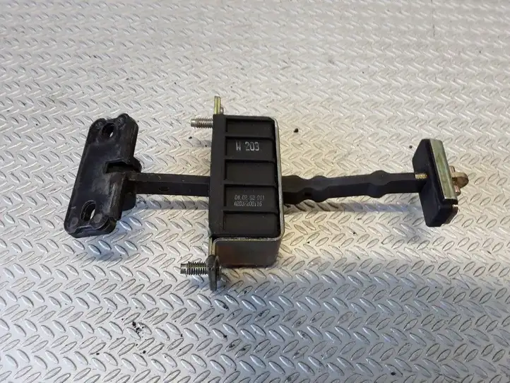 Mercedes-Benz C W203 (2000 - 2007)  A2037200116 Ограничитель открывания передней двери