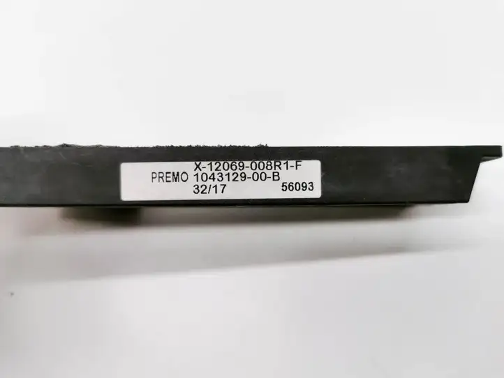 Tesla Model X (2015 - 2021) 1043129-00-B GPS антенна — фото 2