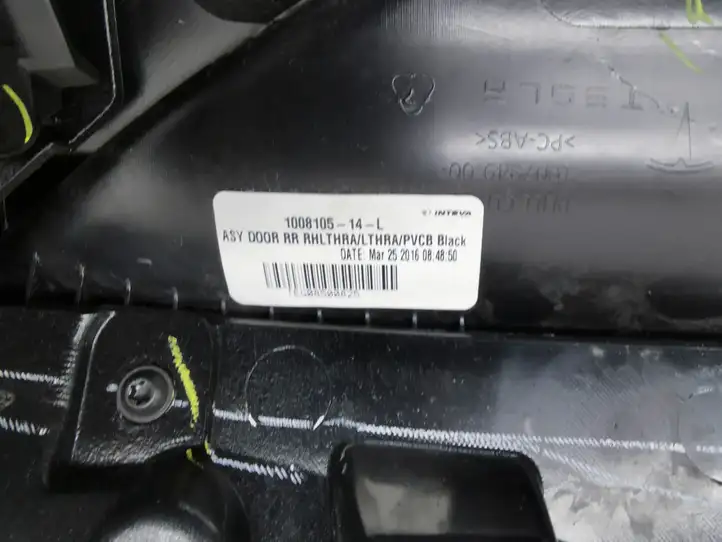 Tesla Model S (2016 - 2021) 1008105-14-L Обшивка задней двери — фото 2