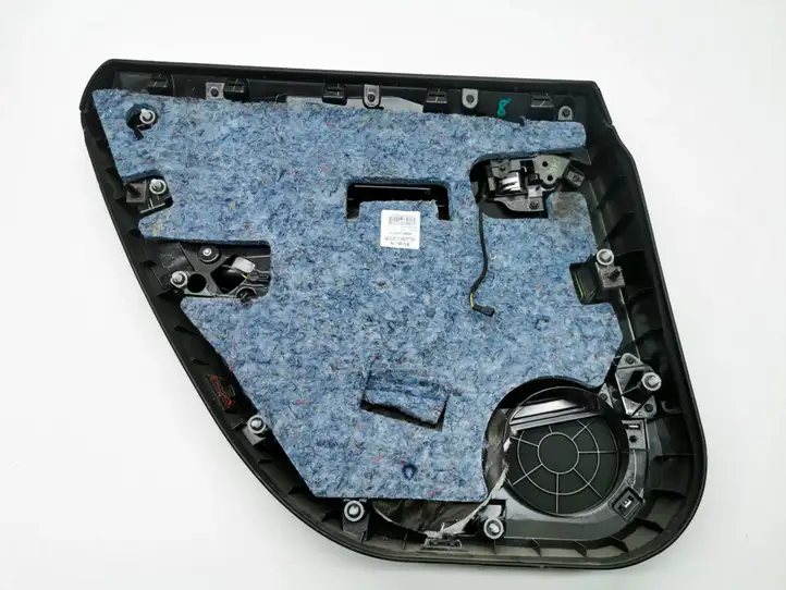 Tesla Model S (2016 - 2021) 1008105-14-L Обшивка задней двери — фото 3