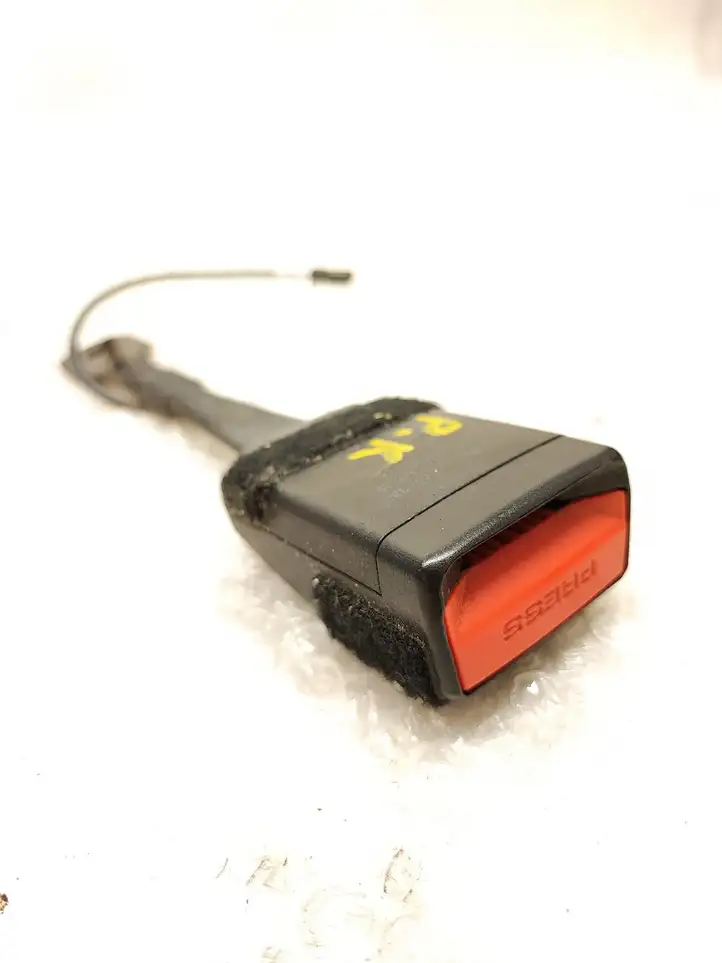 BMW X5 F15 (2013 - 2017)  7297131 Замок переднего ремня