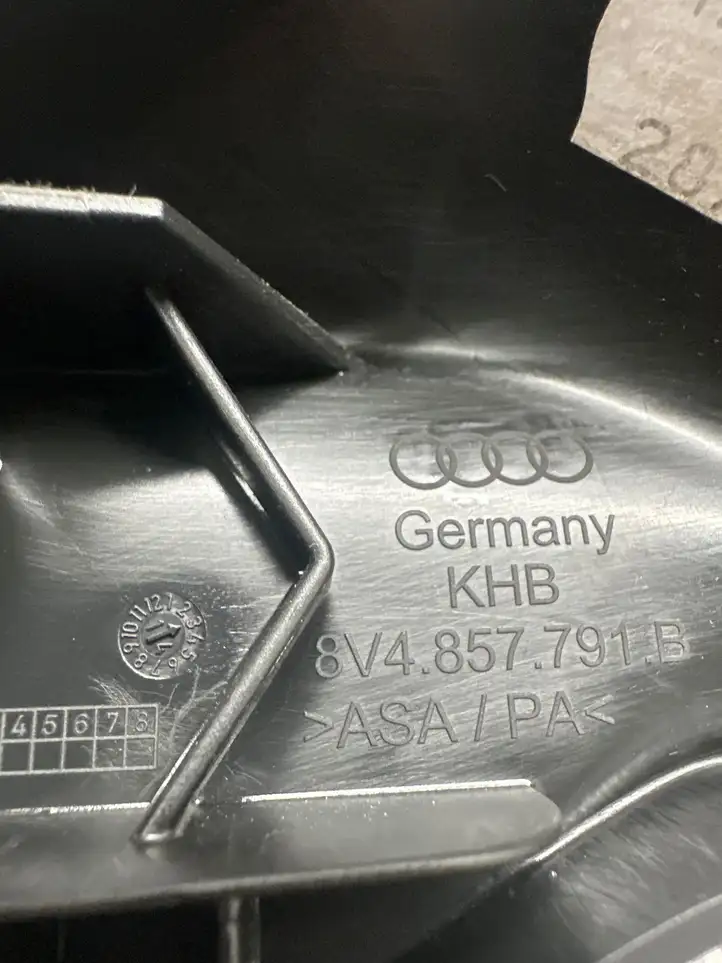 Audi A3/S3 8V (2012 - 2016) 8V4857791B Накладка ремня безопасности — фото 3