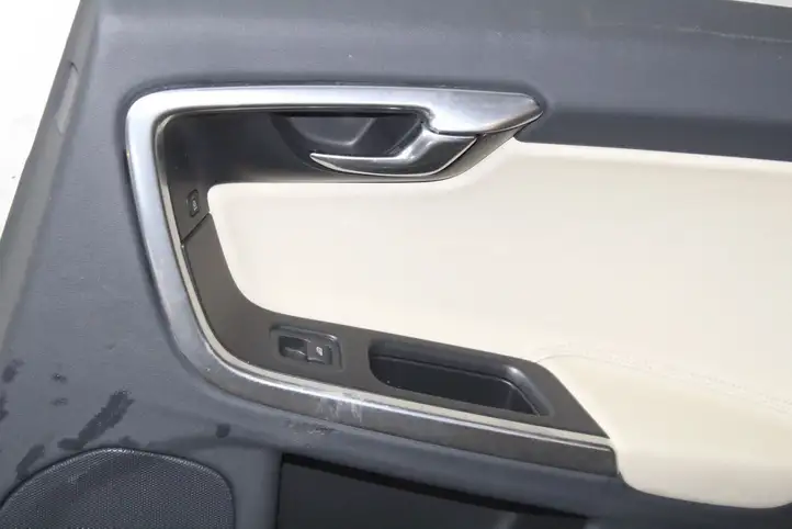 Volvo S60 (2013 - 2018) Обшивка задней двери — фото 2