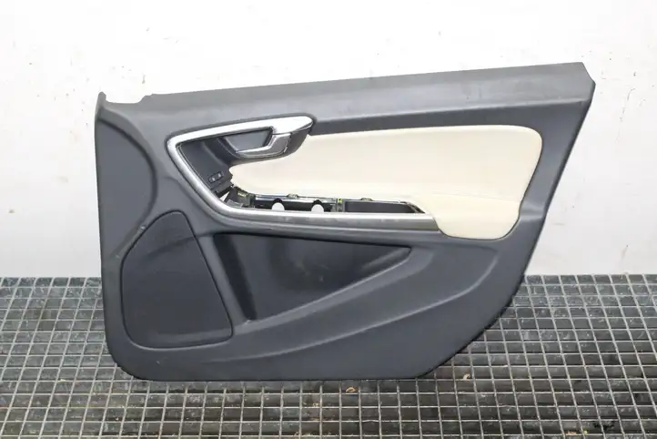 Volvo S60 (2013 - 2018) Обшивка передней двери — фото 1