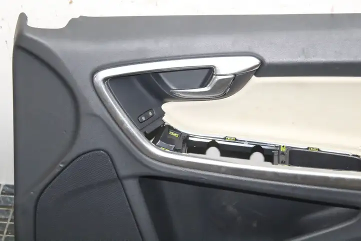 Volvo S60 (2013 - 2018) Обшивка передней двери — фото 2