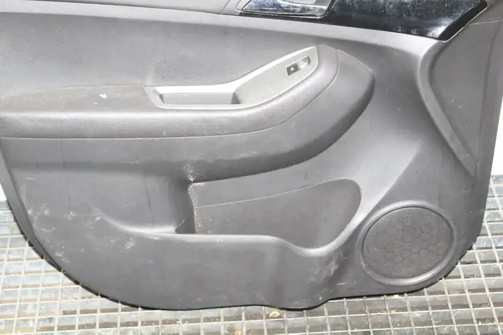 Chevrolet Orlando (2010 - 2015) Обшивка передней двери — фото 3