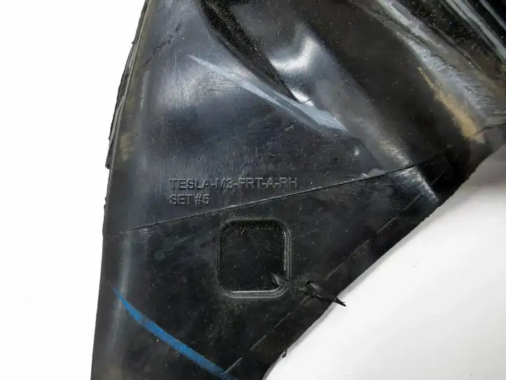 Tesla Model 3 (2017 - 2023) Уплотнитель передней двери (кузов) — фото 3