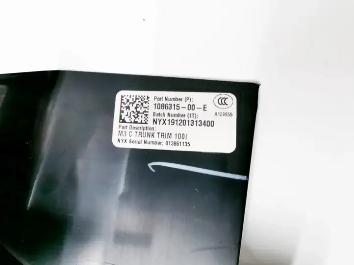 Tesla Model 3 (2017 - 2023) 1086315-00-E Отделка порога багажника — фото 2