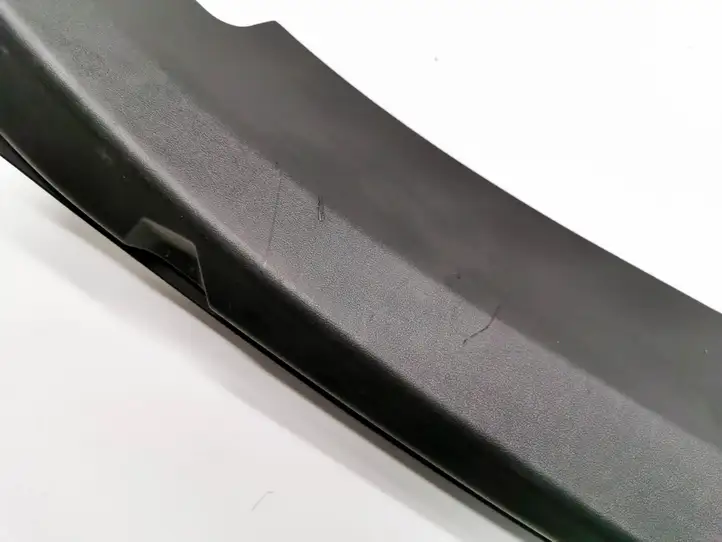 Tesla Model 3 (2017 - 2023) 1086315-00-E Отделка порога багажника — фото 4