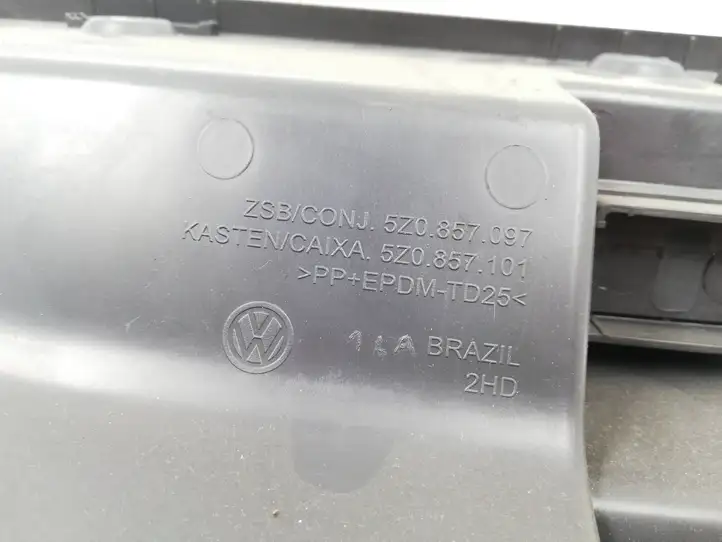 Volkswagen Fox (2009 - 2011) 5Z0857097 Вещевой ящик — фото 3