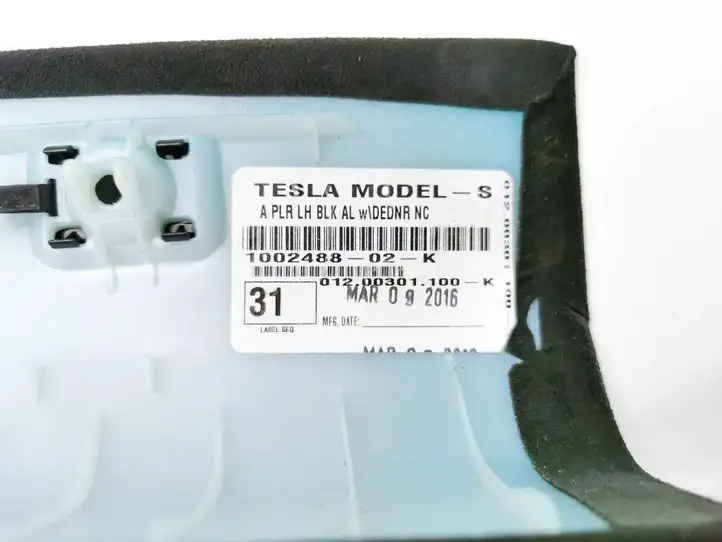 Tesla Model S (2016 - 2021) 1002488-02-K Накладка порога — фото 4