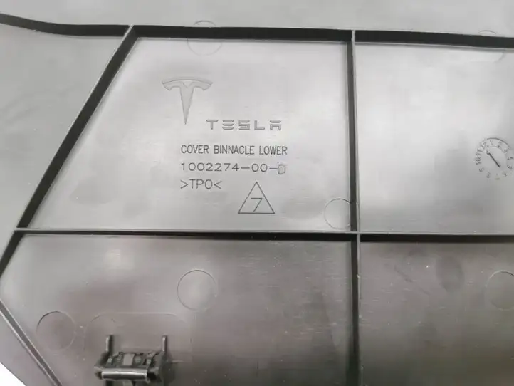 Tesla Model S (2016 - 2021) 1002274-00-D Отделка внутренней панели салона — фото 3
