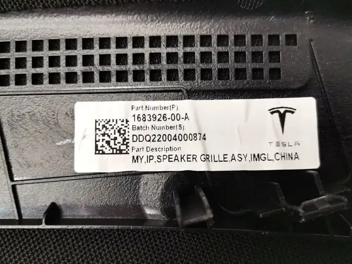 Tesla Model Y (2019 - 2024) 1683926-00-A Отделка внутренней панели салона — фото 2