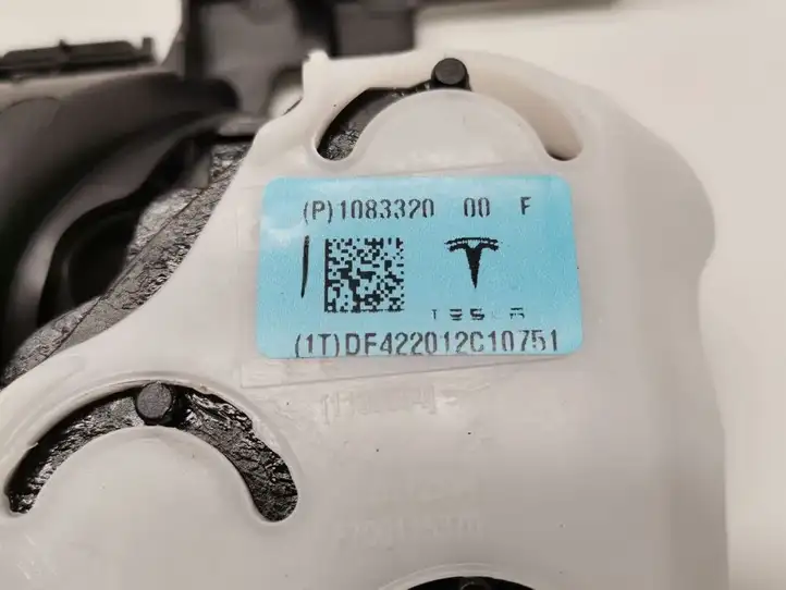 Tesla Model Y (2019 - 2024) 1083320-00-F Боковой воздушный дефлектор — фото 3
