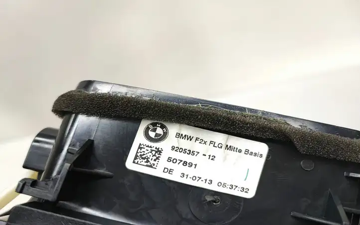 BMW 1 F20 F21 (2011 - 2019) 9205357 Центральный воздушный дефлектор — фото 2