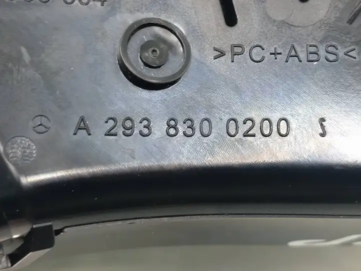 Mercedes-Benz EQC (2018 - ) A2938300200 Воздушная решетка панели — фото 2