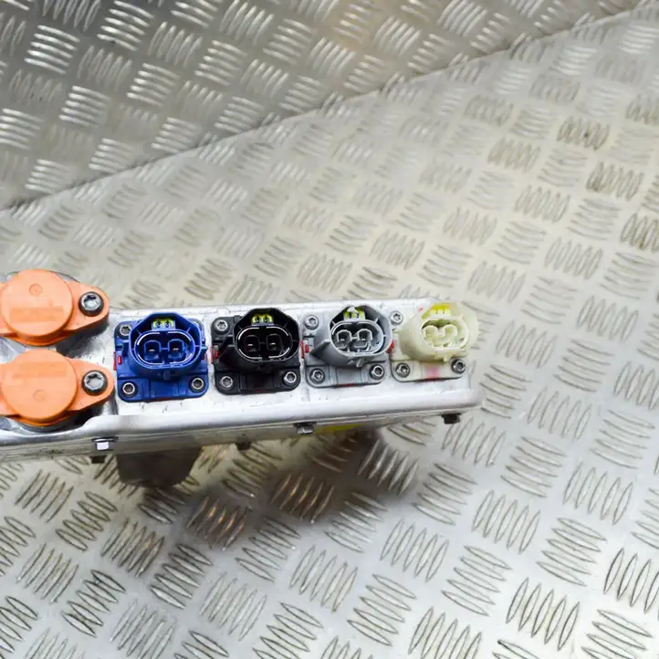 Tesla Model S (2016 - 2021) 105989100C Реле выравнивания напряжения — фото 5