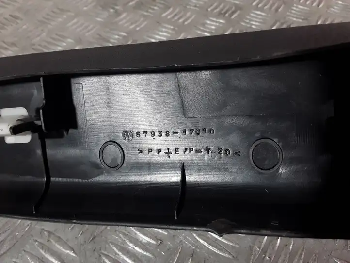 Toyota Prius (XW20) (2003 - 2009) 6793847010 Прочая отделка багажника — фото 3