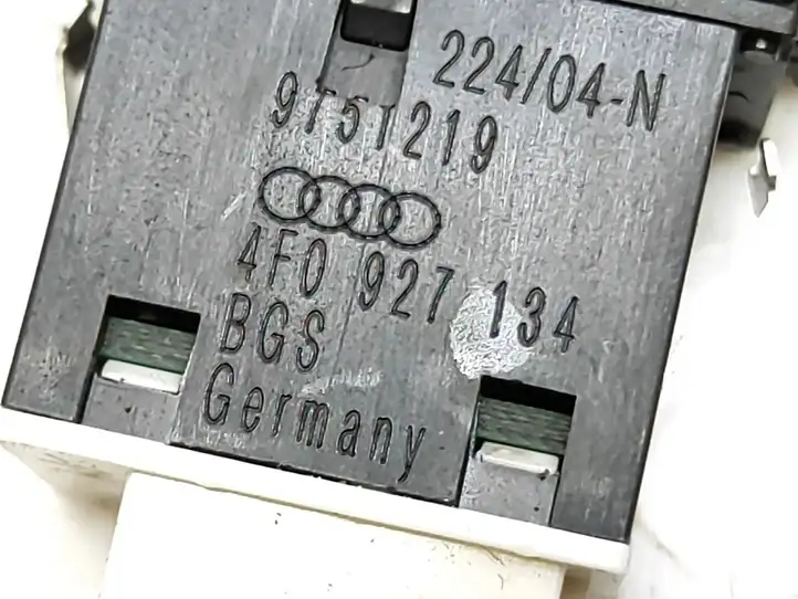 Audi A6 S6 C6 4F (2004 - 2008) 4F0927134 Включатель аварийных фонарей — фото 6