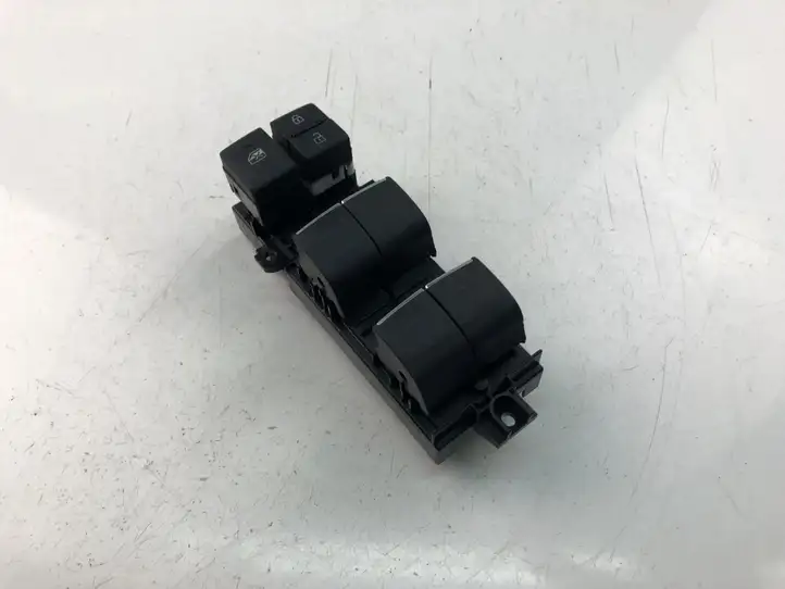 Toyota Corolla E210 E21 (2018 - ) 8404002160 Кнопка стеклоподъемников — фото 1