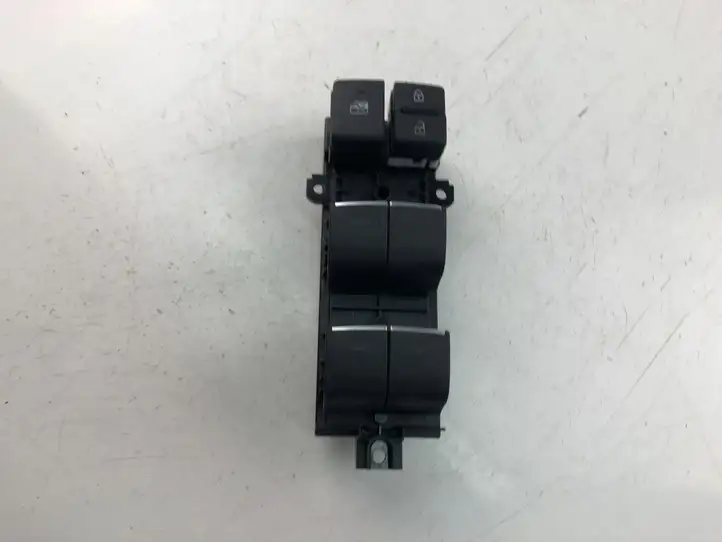 Toyota Corolla E210 E21 (2018 - ) 8404002160 Кнопка стеклоподъемников — фото 2
