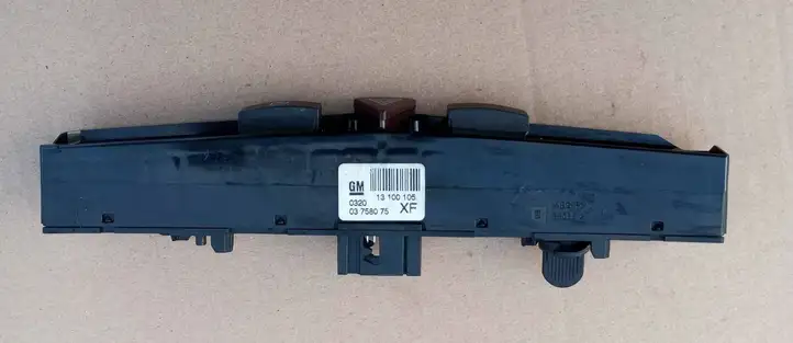 Opel Astra H (2004 - 2009) 13100105 Включатель аварийных фонарей — фото 6