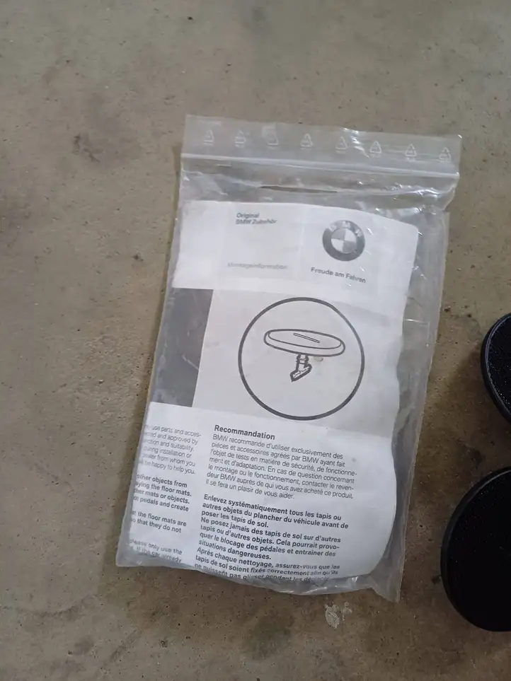BMW 3 F30 F35 F31 (2012 - 2018) 9166609 Клипса крепления коврика — фото 4