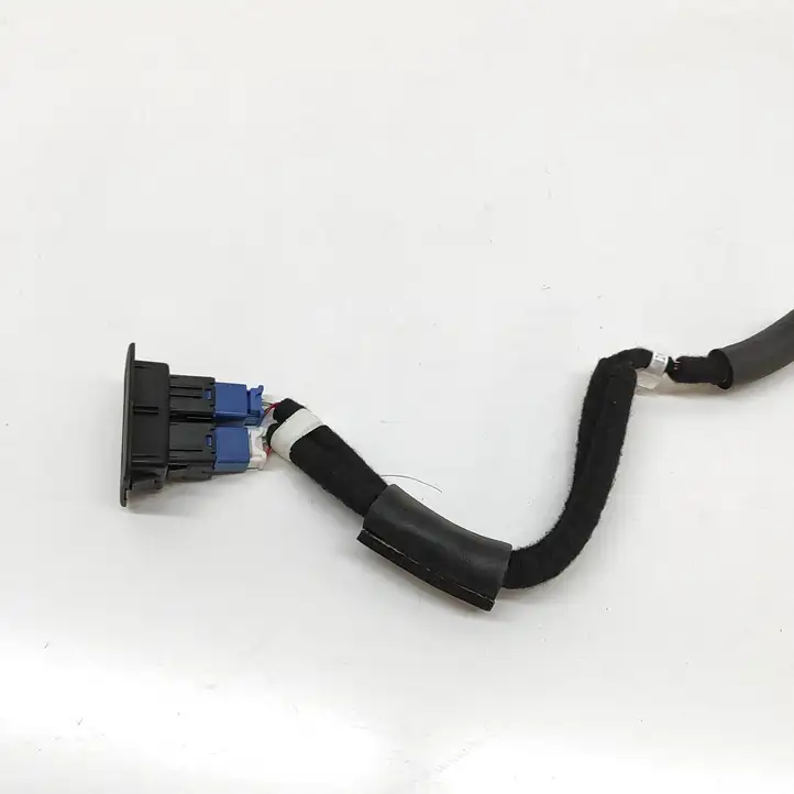 Toyota Yaris Cross (2020 - ) 692900D010 Кнопка закрытия багажника — фото 2
