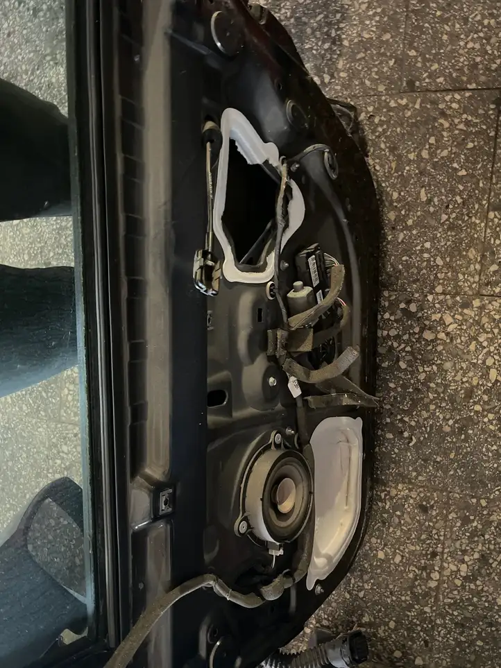 Renault Megane III (2009 - 2016) Дверь — фото 2