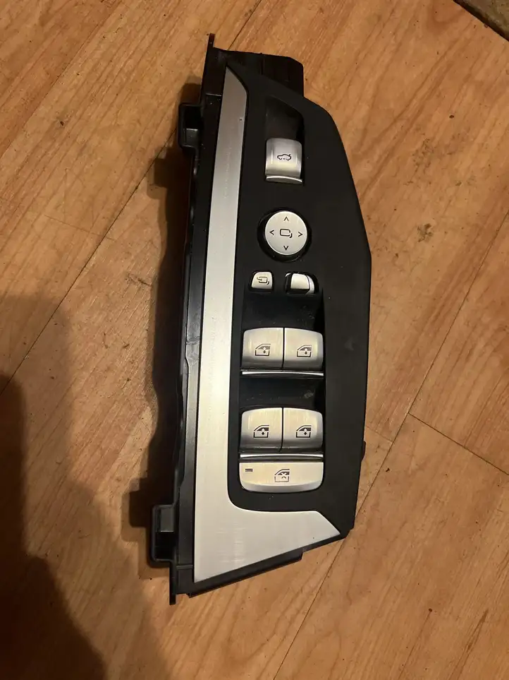 BMW X3 G01 (2018 - )   Кнопка стеклоподъемников