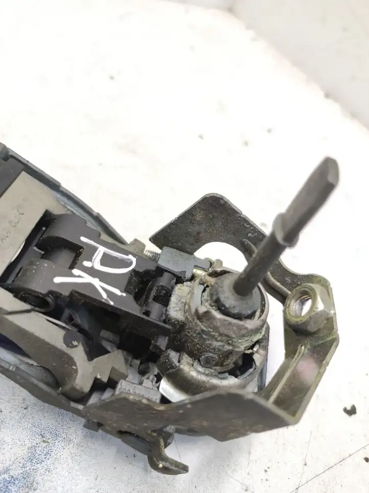 Volkswagen PASSAT B5.5 (2001 - 2005)  3B0837886 Наружная ручка