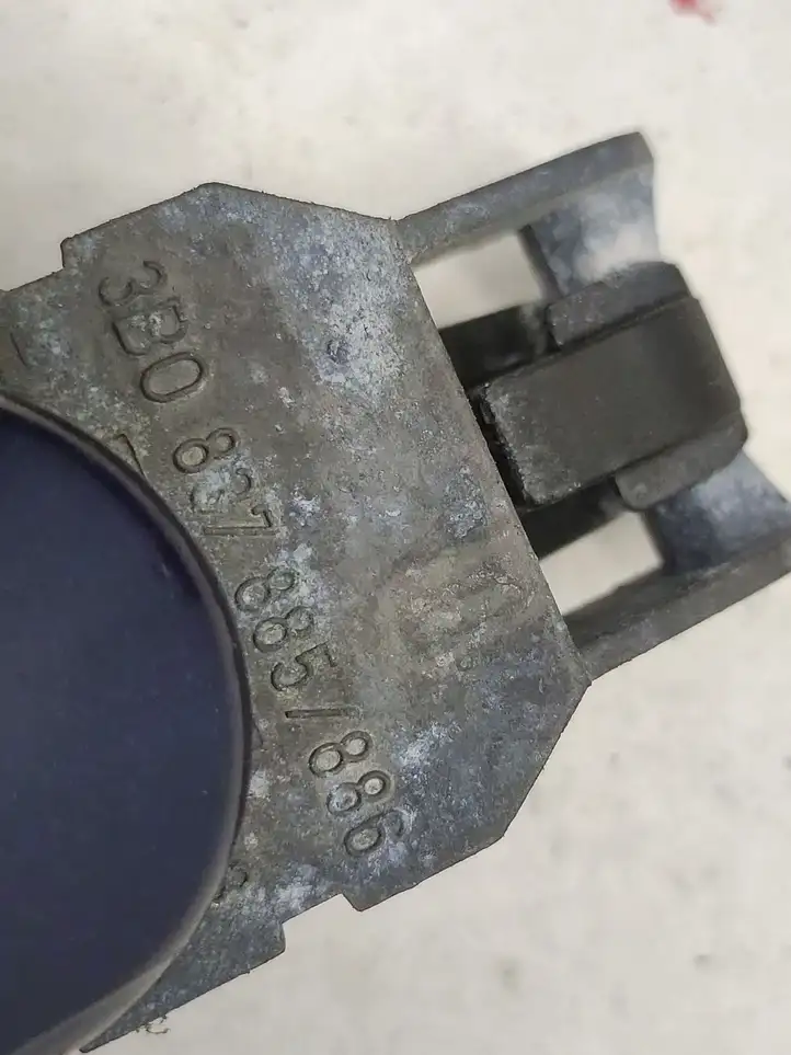 Volkswagen PASSAT B5.5 (2001 - 2005)  3B0837886 Наружная ручка