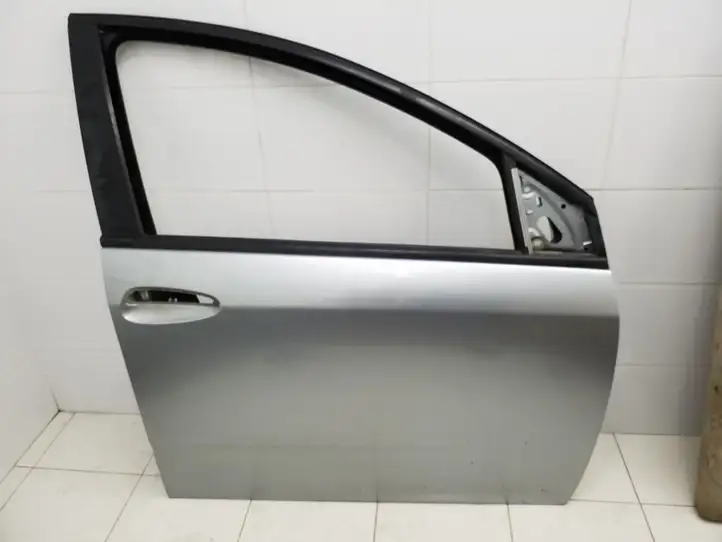 Fiat Croma (2005 - 2011) Дверь — фото 1
