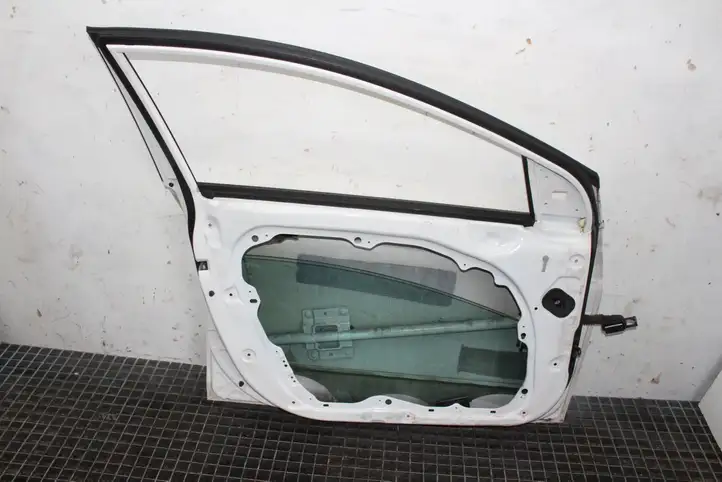 Hyundai i40 (2011 - )   Дверь