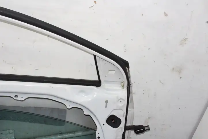 Hyundai i40 (2011 - )   Дверь