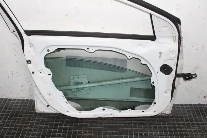 Hyundai i40 (2011 - )   Дверь