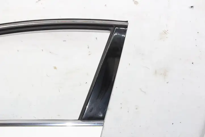 Hyundai i40 (2011 - )   Дверь