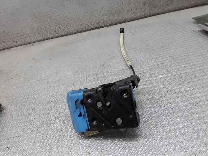 Volvo S80 (1998 - 2004)  8682949 Замок передней двери