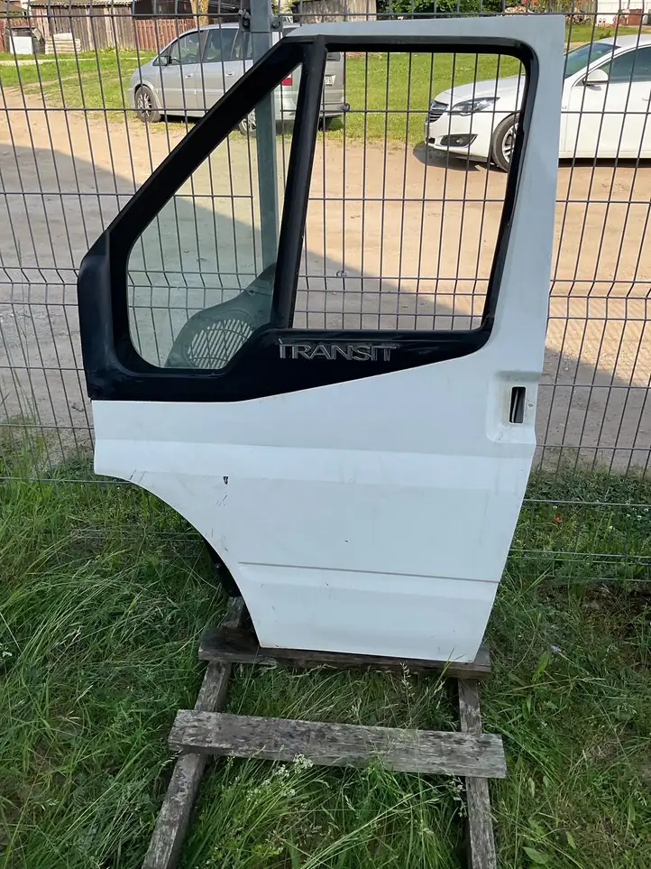 Ford Transit (2006 - 2013) Дверь — фото 1