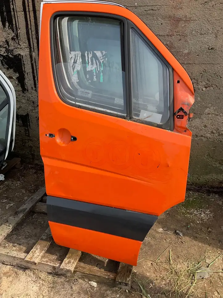 Mercedes-Benz Sprinter W906 (2006 - 2018) Дверь — фото 1