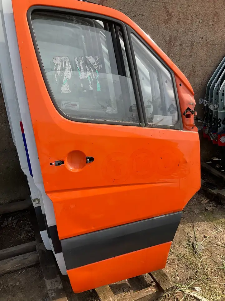 Mercedes-Benz Sprinter W906 (2006 - 2018) Дверь — фото 2