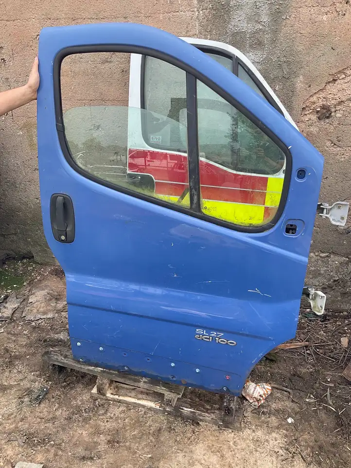 Renault Trafic II (X83) (2002 - 2014) Дверь — фото 1