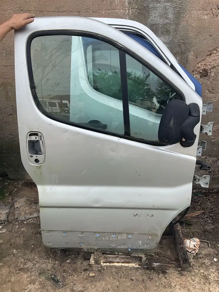 Renault Trafic II (X83) (2002 - 2014) Дверь — фото 1